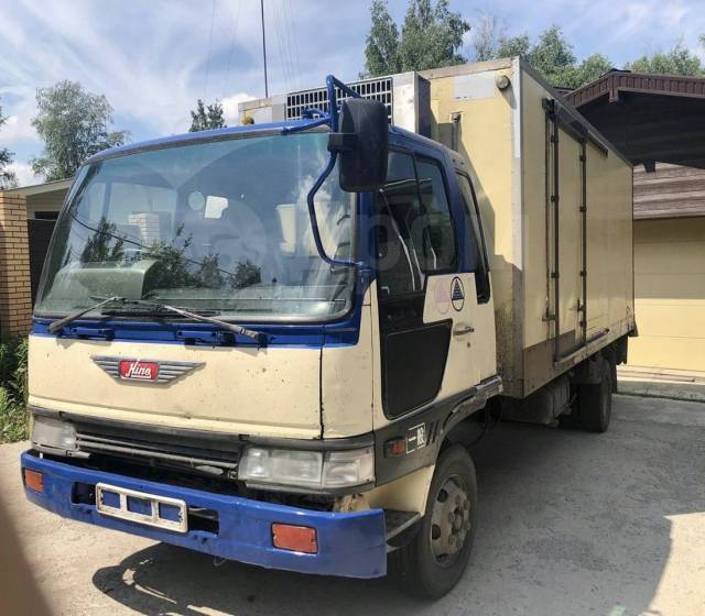 Автомобиль hino ranger