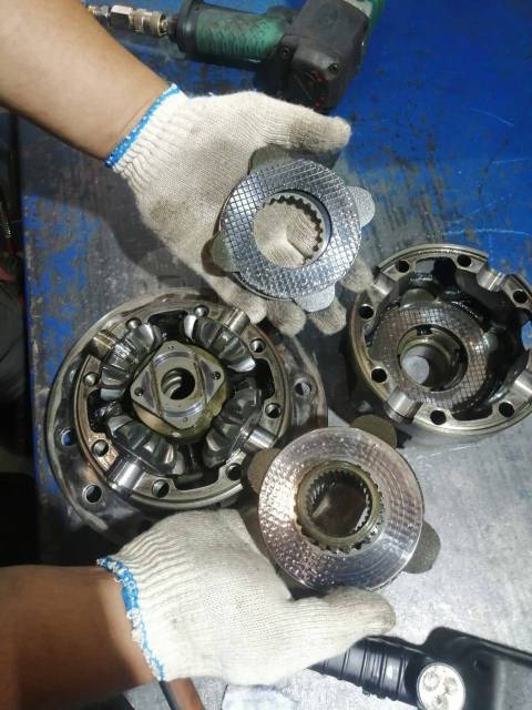 Дифференциал ленд крузер 100. Дифференциал ленд крузер 100. Дифференциал ленд крузер. Ленд крузер 200 блокировка заднего дифференциала. Дифференциал переднего моста прадо 120.