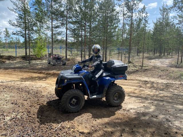 Polaris Sportsman 400.  \,   