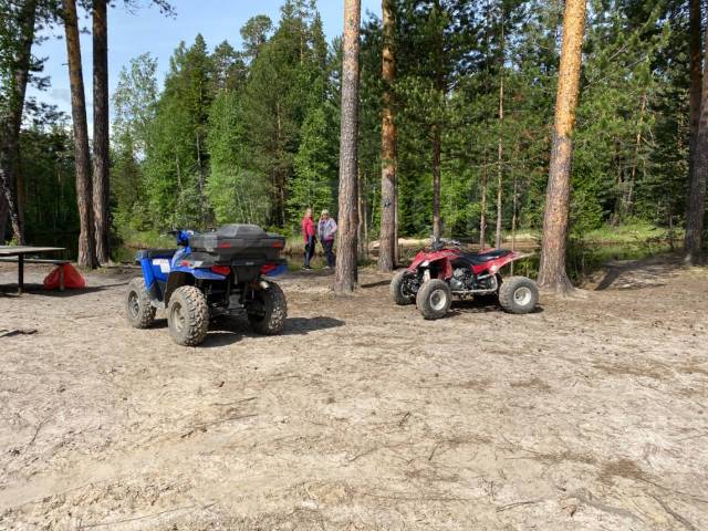 Polaris Sportsman 400.  \,   