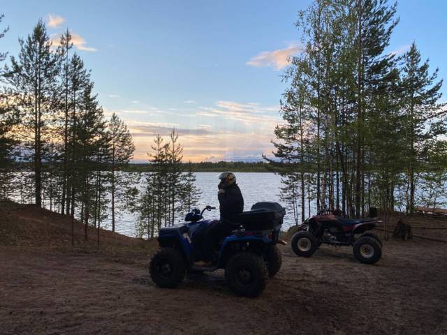 Polaris Sportsman 400.  \,   