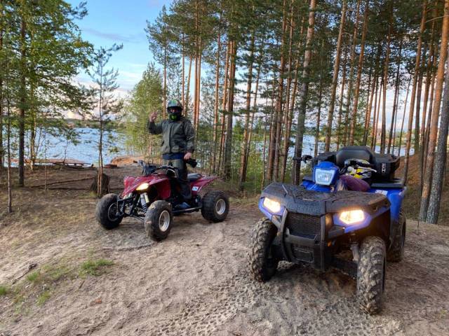 Polaris Sportsman 400.  \,   