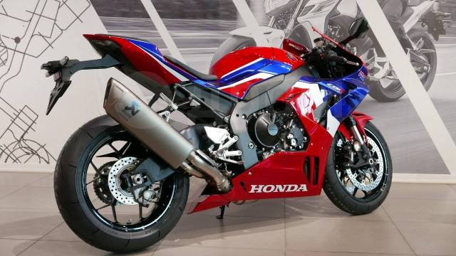 Honda CBR 1000RR Fireblade. 1 000. ., , ,  .     