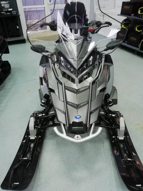 Polaris titan adventure. Полярис Титан 800. КПП снегохода Поларис Титан 800.