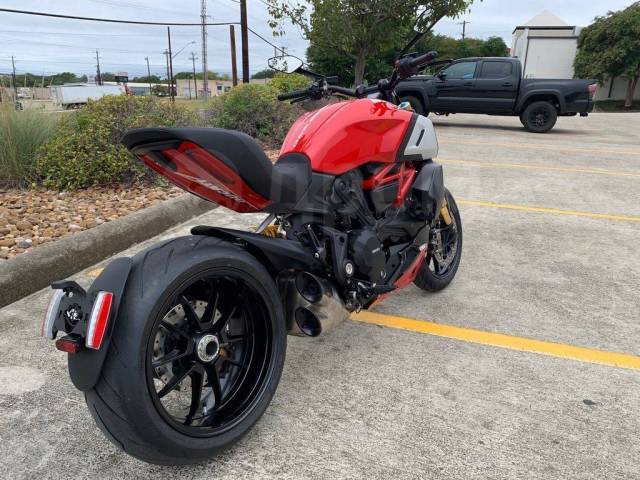 Ducati Diavel Red