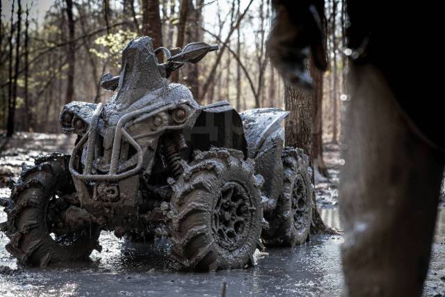 BRP Can-Am Renegade X MR 1000R. ,  \,   