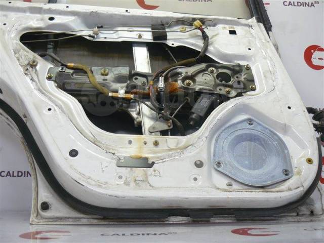 Купить Toyota 6894721010 (68947-21010) Bracket, Back Door Damper Stay, Lower Rh.