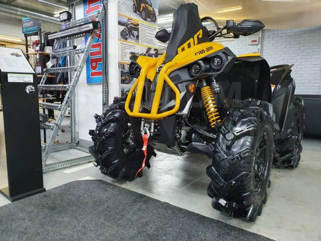 BRP Can-Am Renegade X MR 1000R. ,  \,   