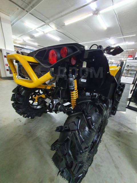 BRP Can-Am Renegade X MR 1000R. ,  \,   