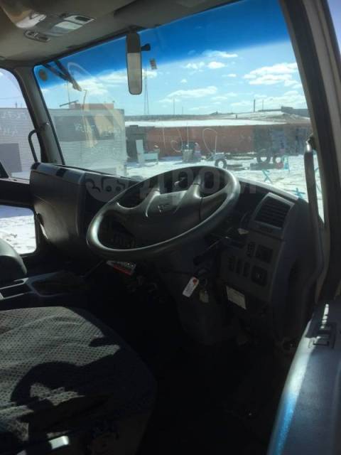 Кабина фусо файтер. Кабина Mitsubishi Fuso Fighter.