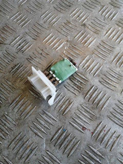 Термопредохранитель печки логан. Резистор печки рено логан 1. Резистор печки рено логан 1. Реостат печки логан. Реостат печки логан.