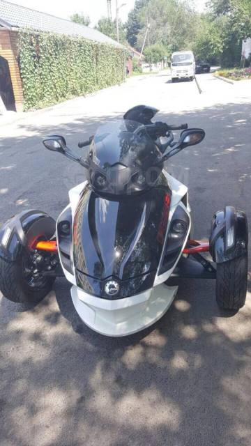 Трицикл can am Spyder RSS