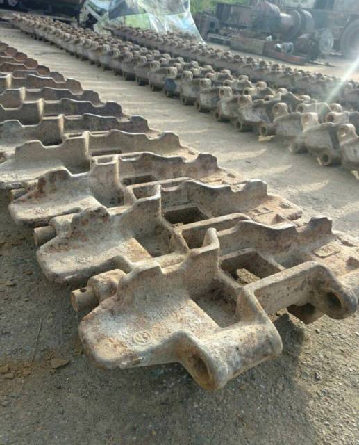 Трак от бульдозера т130. Сколько весит гусеница. Гусеница трактора т-170. Гусеницы дт 75 болотоход. Трак для гусеницы т 170.