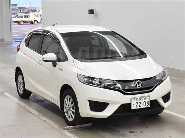 Гибрид с пробегом. Honda Fit 2016 гибрид фото двигателя.