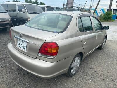 Toyota platz ncp12