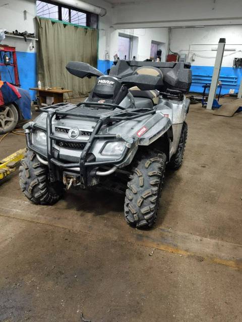 BRP Can-Am Outlander 800. ,  \,   