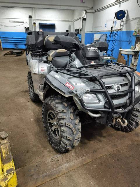 BRP Can-Am Outlander 800. ,  \,   