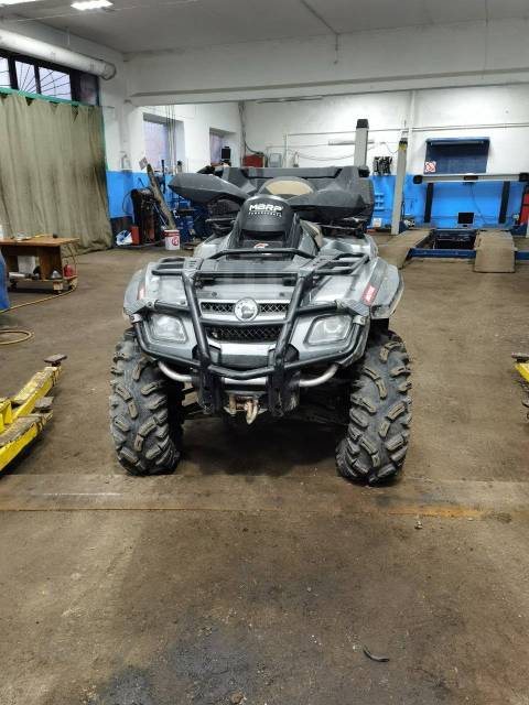 BRP Can-Am Outlander 800. ,  \,   