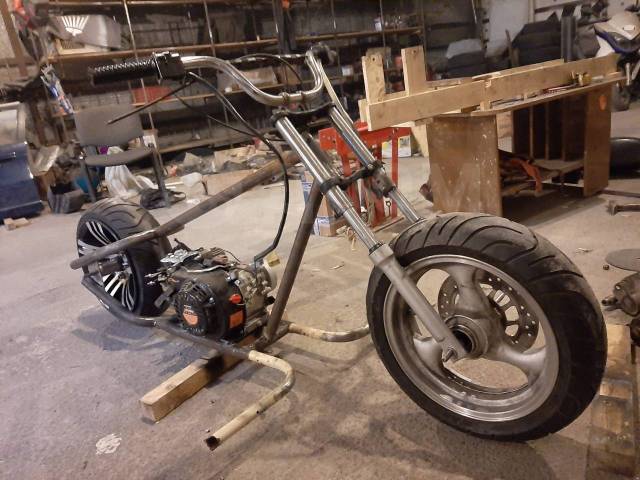 Bobber, 2020. 200. ., ,  ,   