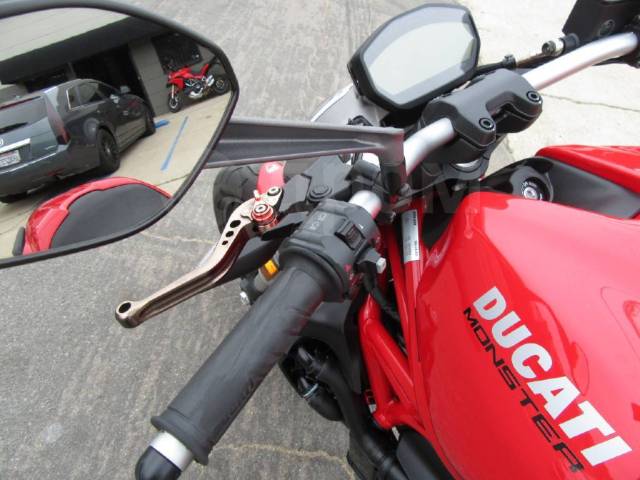 Ducati Monster. , ,  .     