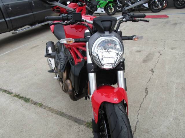 Ducati Monster. , ,  .     