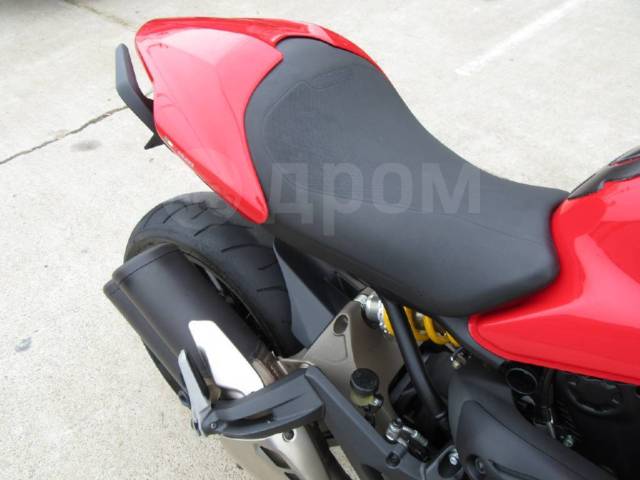 Ducati Monster. , ,  .     