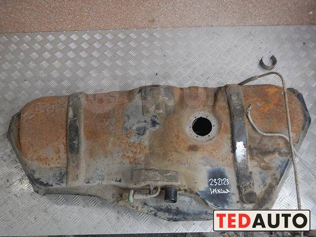 Сколько бак на нексии. Бак топливный daewoo nexia n150. Бак дэу нексия. Бензобак daewoo nexia. Сколько бак на нексии.