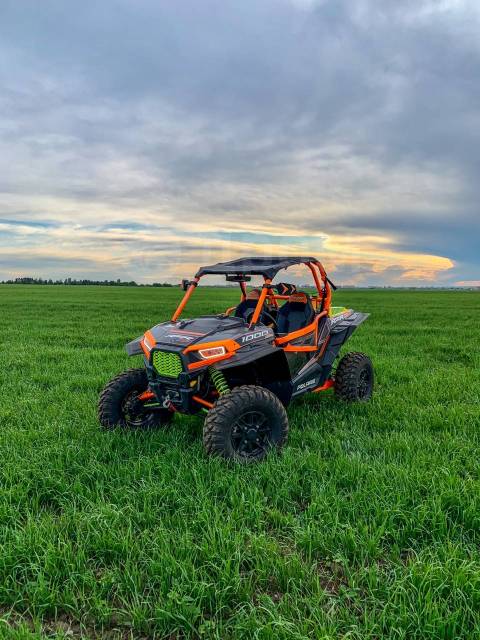 Polaris RZR XP 1000. ,  \,   