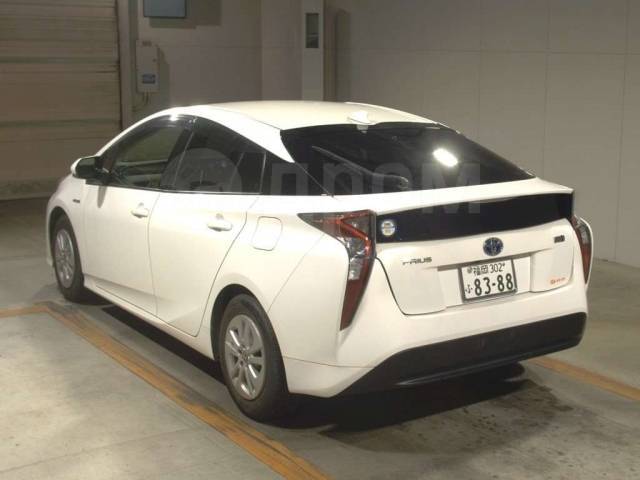 Toyota Prius 2018 Р±РµР»С‹Р№