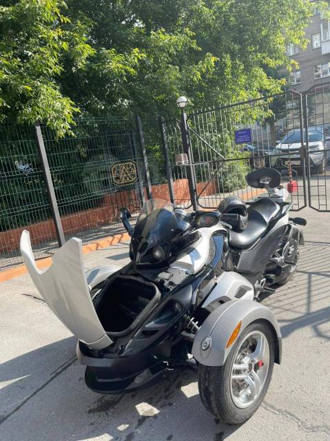 BRP Can-Am Spyder Roadster GS. , ,   