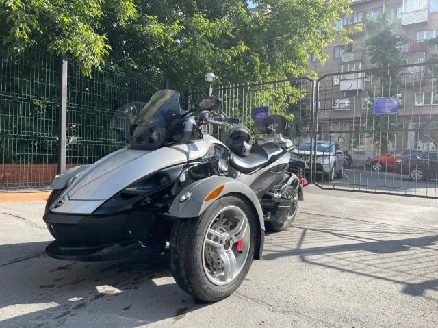 BRP Can-Am Spyder Roadster GS. , ,   