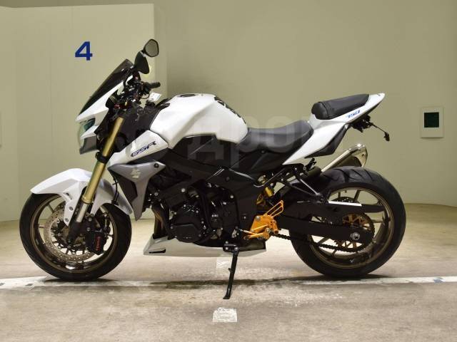 Suzuki GSR 750. 750. ., , ,  .     