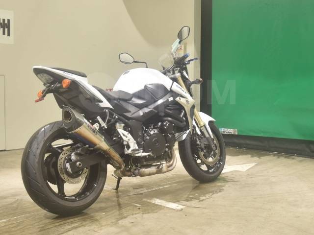 Suzuki GSR 750. 750. ., , ,  .     