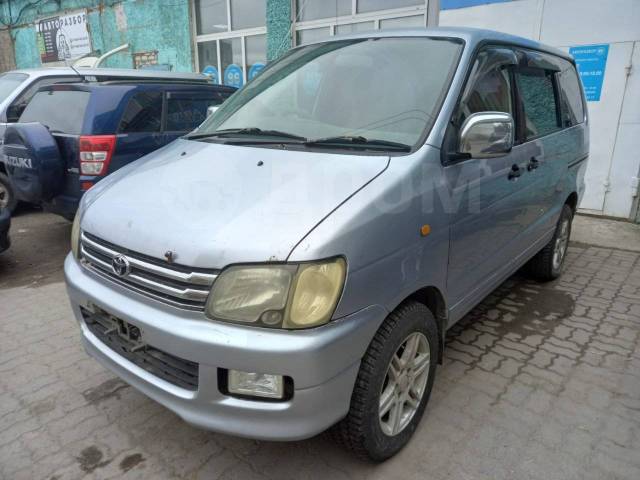 Toyota noah cr50