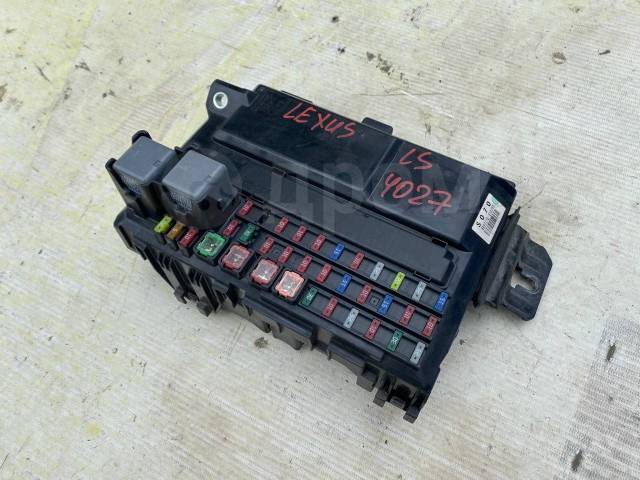 Блок предохранителей под капот Toyota Harrier MCU15W 82720-48011 купить в Барнау