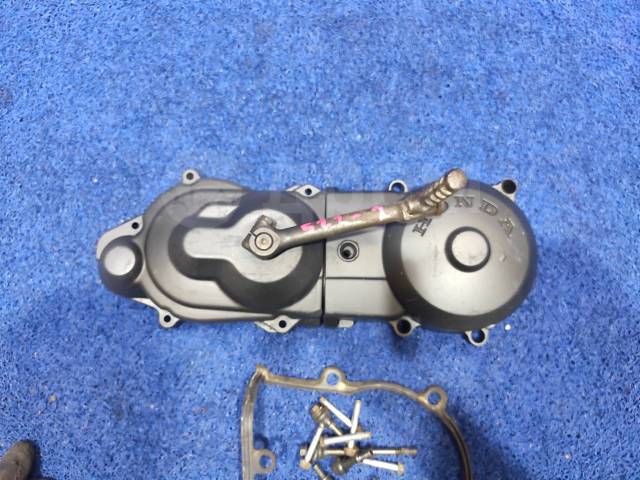Крышка вариатора honda. Honda Dio af18 крышка вариатора. Крышка вариатора Хонда дио 27.