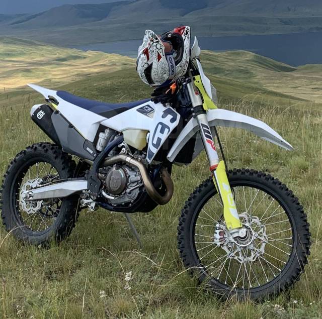 Хускварна красноярск. Husqvarna Fe 450. Хускварна мотоцикл 450 кубов. Питбайк Хускварна 450. Разгон Husqvarna 450 кубов.