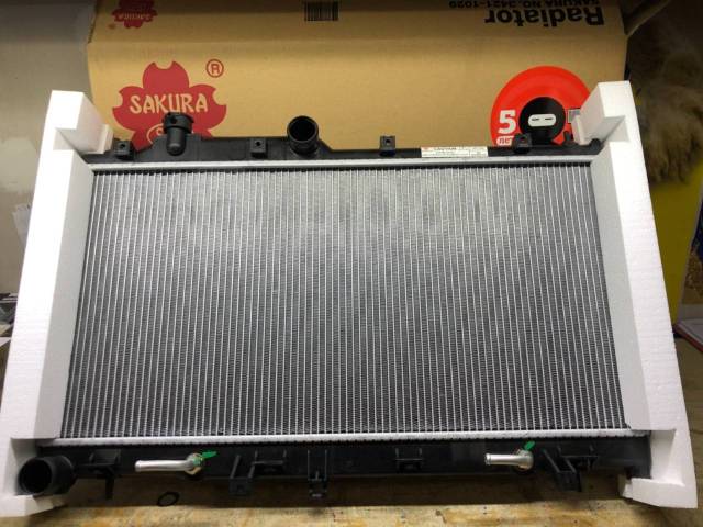 Купить Радиатор охлаждения двигателя Sakura Forester SH5 Legacy BE BH  Outback во Владивостоке по цене: 12 500₽ — частное объявление на Дроме