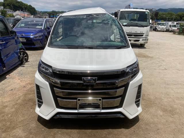 Toyota noah zrr80
