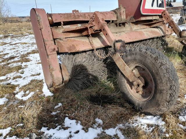 Продам щетку дорожную, б/у, трактор, в наличии. Цена: 55 000₽ в Иркутске