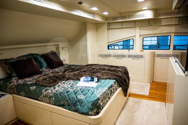 Benetti. 2010 ,  28,30.,  , 1 210,00.., .     