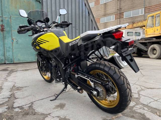 Dl1000 v strom. Сузуки в Стром 1000 2018 года. Стром 1000.