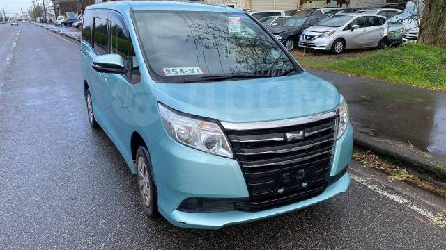 Toyota noah zrr80