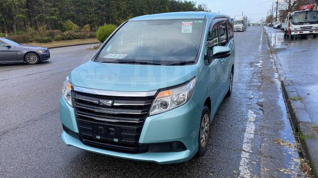 Toyota noah zrr80