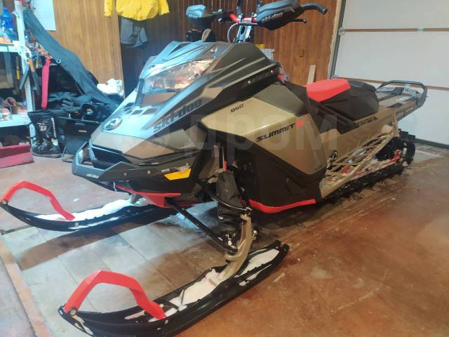 BRP Ski-Doo Summit. ,  ,   