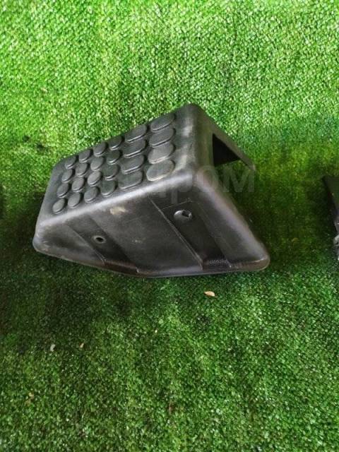 Купить Подставка под ногу Mitsubishi Delica 1990 MB475804 P25W 4D56 во ...