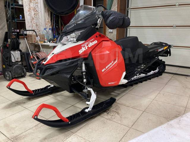 BRP Ski-Doo Summit. ,  ,   