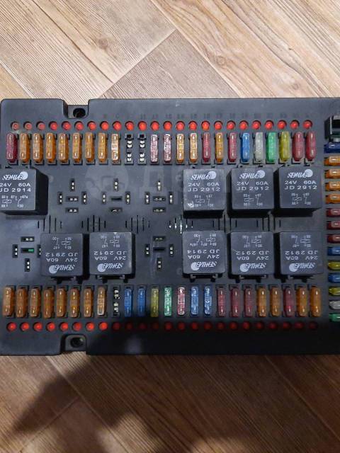 Купить блок предохранителей и реле в сборе (14 реле) FAW - 3722010-A01