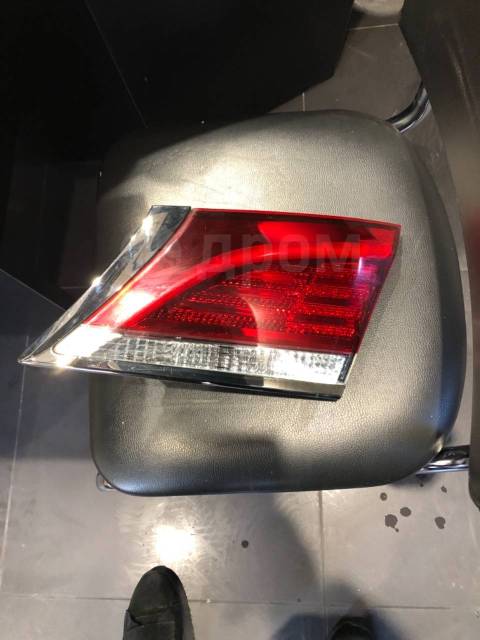 Стоп-сигнал правый в крышку багажника Toyota Crown Royale 210 кузов