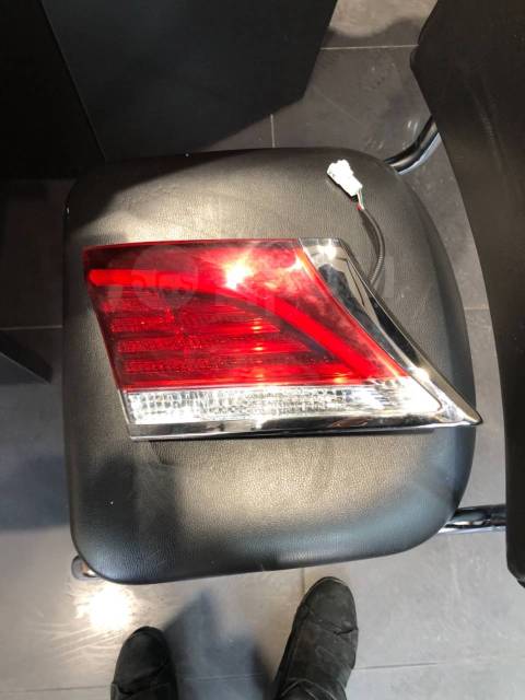 Стоп-сигнал левый в крышку багажника Toyota Crown Royale 210 кузов